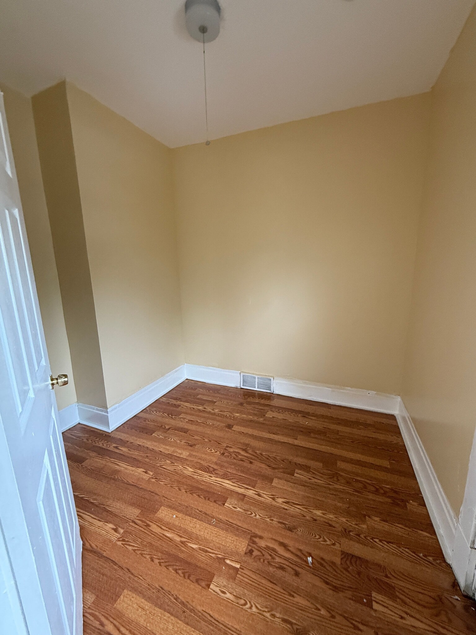 Building Photo - 412 Cornwall Ave