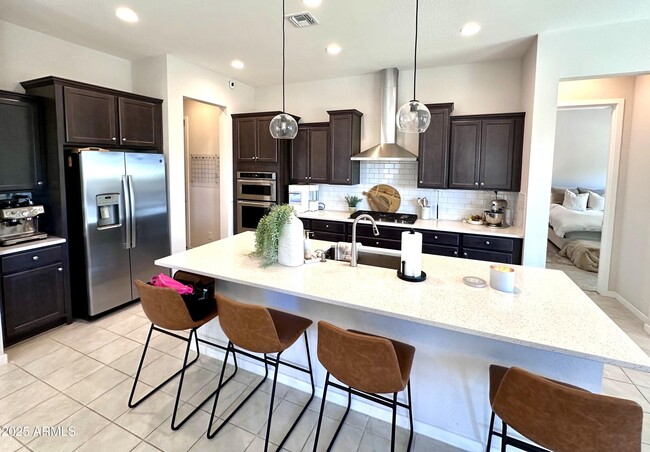 Building Photo - 2827 E Los Gatos Dr