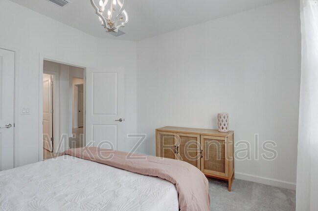 Building Photo - 18315 Ridgeline Dr