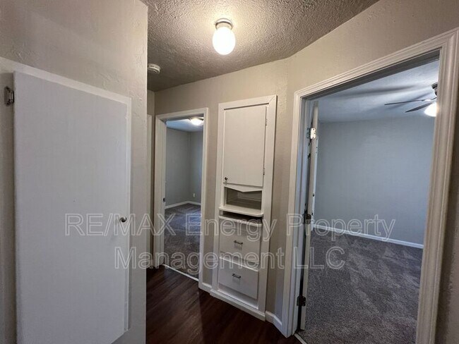 Building Photo - 2224 Doris Ave