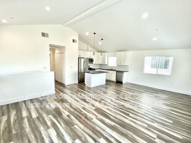 Building Photo - 6732 1/2 Irvine Avenue