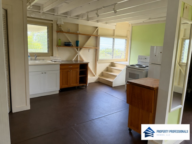 Building Photo - Furnished 2 Bedroom w/ Bonus Studio Downstairs