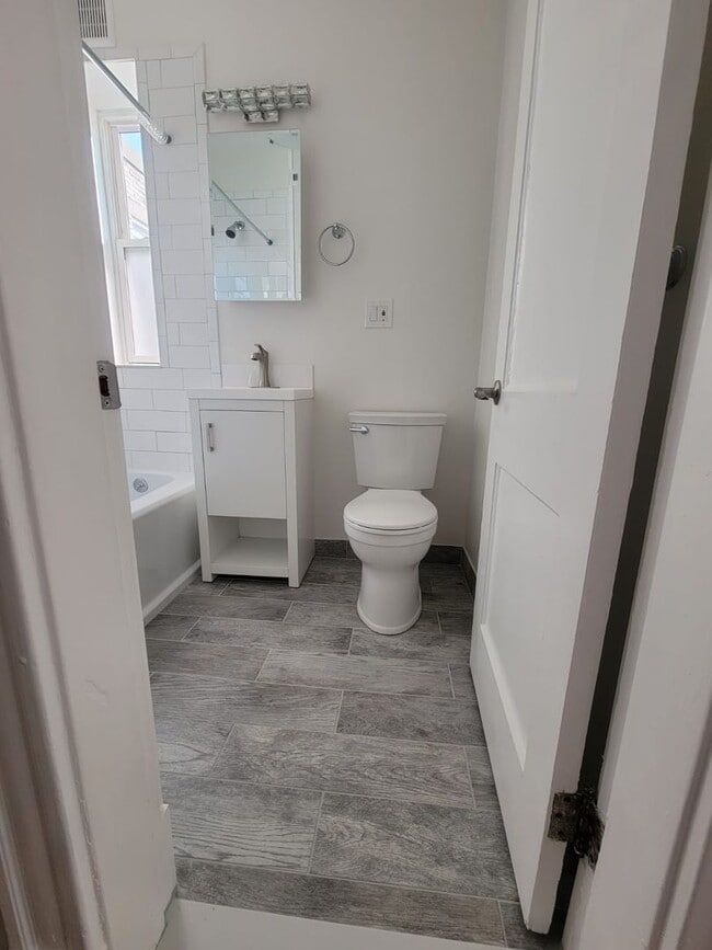 Building Photo - VERU NICE 1 bed in Allston...