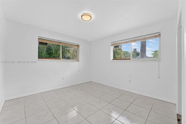 Building Photo - 1401 NE 200th Terrace
