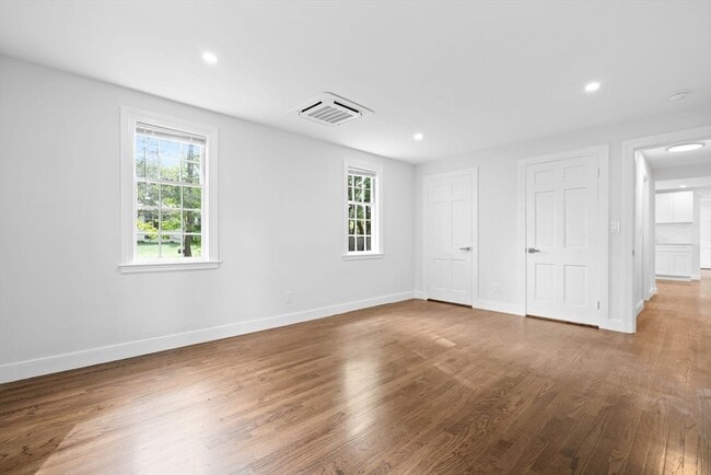 Building Photo - 125 Beacon St