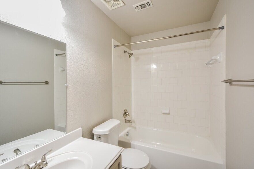 Building Photo - 10943 Palomino Bluff