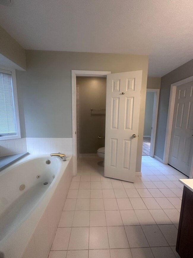 Building Photo - 1002 Juniper Springs Dr