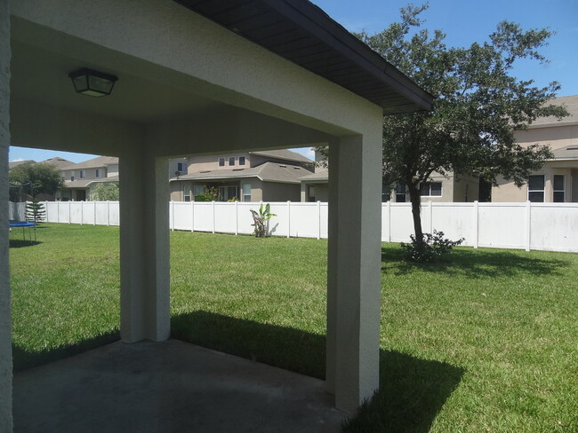 Building Photo - 3 Bedroom, 2.5 Bathroom Home with Bonus Lo...