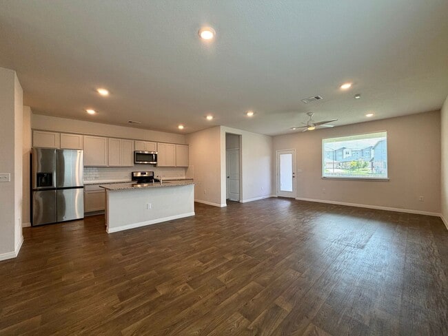 Building Photo - 904 Vogel Dr