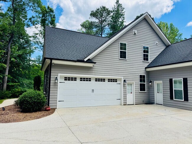 Building Photo - 3658 Pleasants Ridge Dr