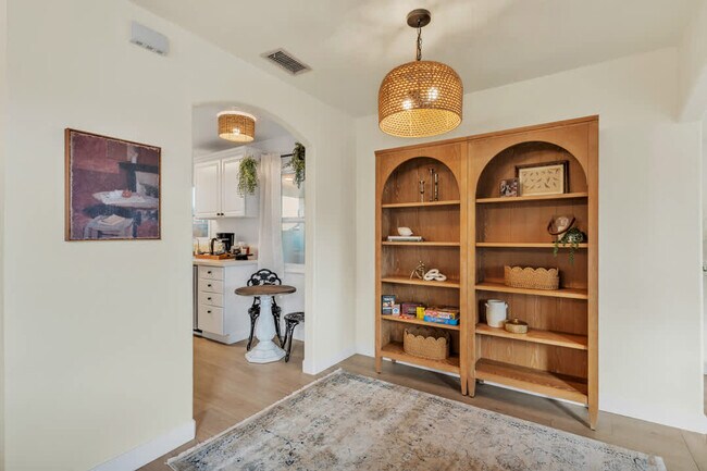 Building Photo - 4853 Twain Ave