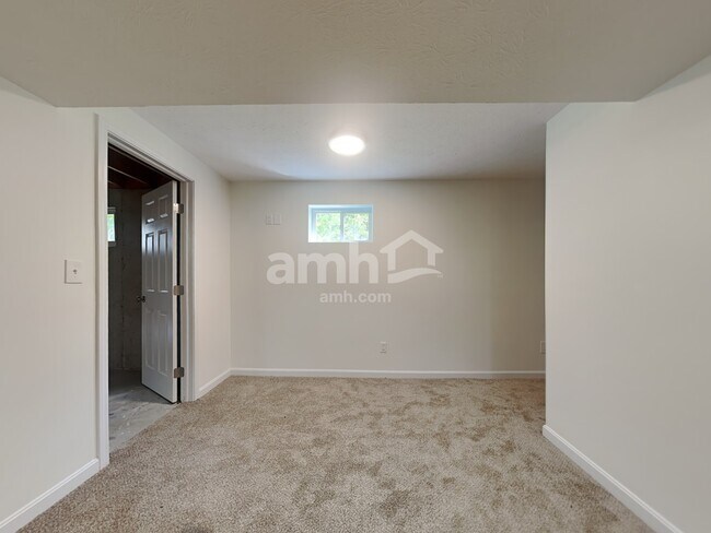 Building Photo - 1335 Wingate Dr