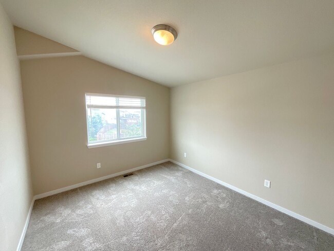 Building Photo - 3 Bedroom Home Available Near S Powers Blv...