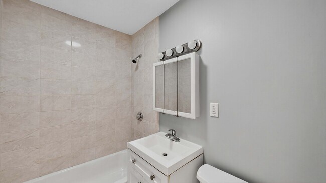 Building Photo - 525 Highland Ave