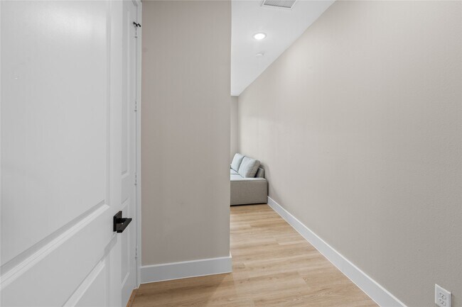 Building Photo - 2614 Piemonte Ave