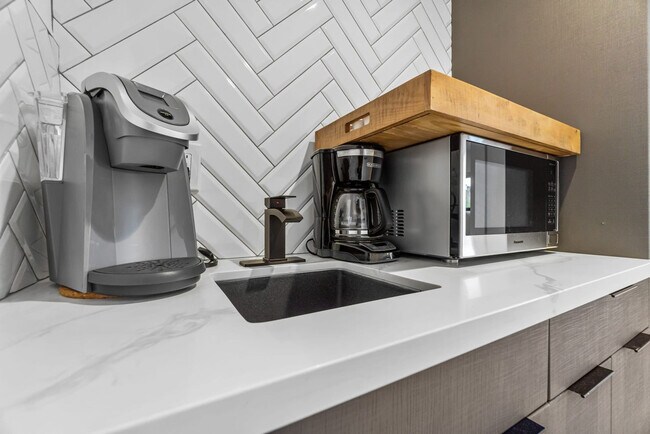 Building Photo - 3470 Carlsbad Blvd