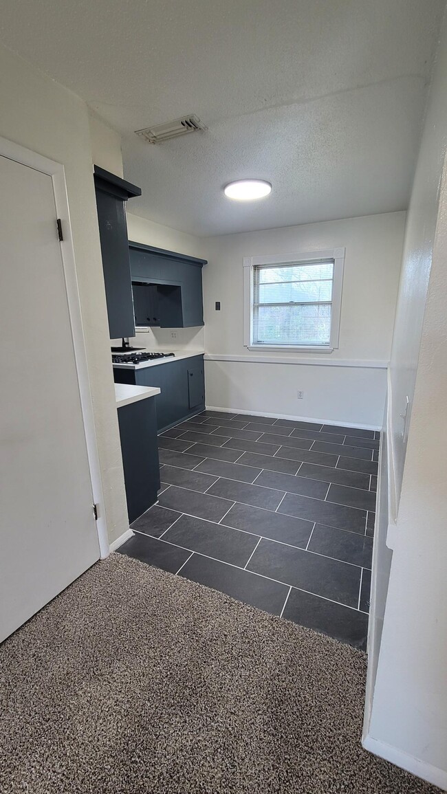 Building Photo - 515 Gayclifee Terrace