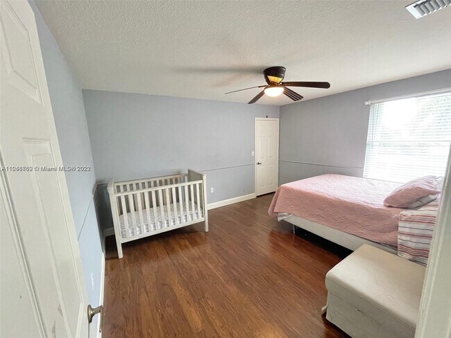 Building Photo - 1104 NW 139th Ave