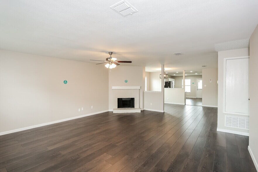 Building Photo - 6019 Guilia Dr