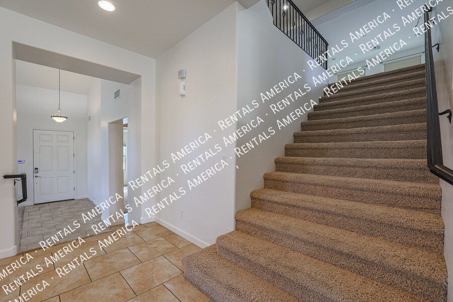 Building Photo - 654 E Sipapu Dr