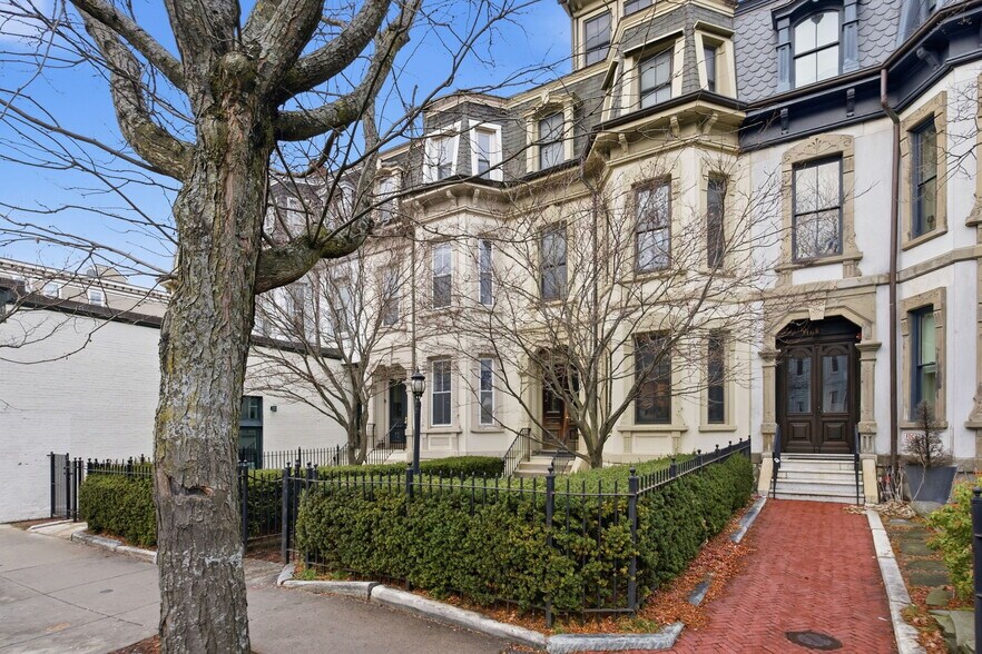 Building Photo - 1609 Tremont St