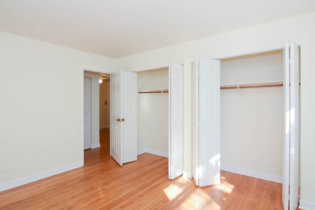 Building Photo - 663 W Wrightwood Ave