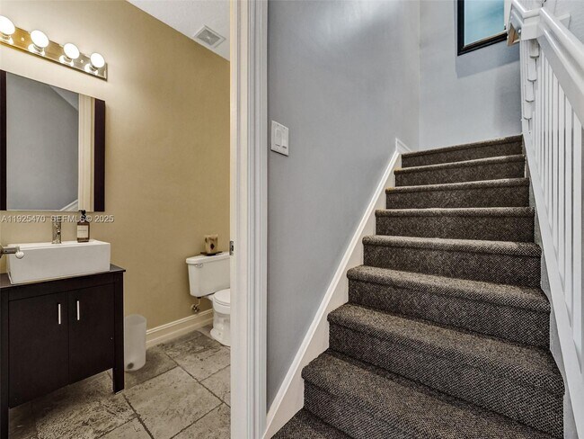 Building Photo - 2356 Wilton Dr