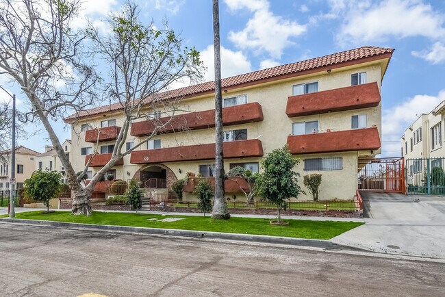 Building Photo - 123 S Catalina St