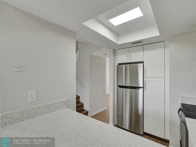 Building Photo - 8503 NW 35th Ct
