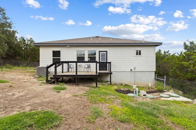 Building Photo - 924 Scenic Hills Dr
