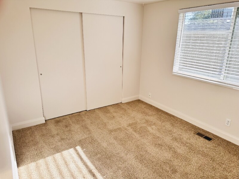 Building Photo - 2107 E 3300 S