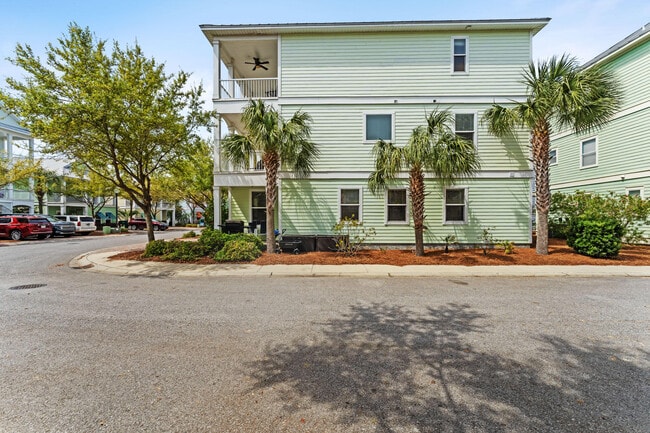 Building Photo - 4555 Grand Key Loop W