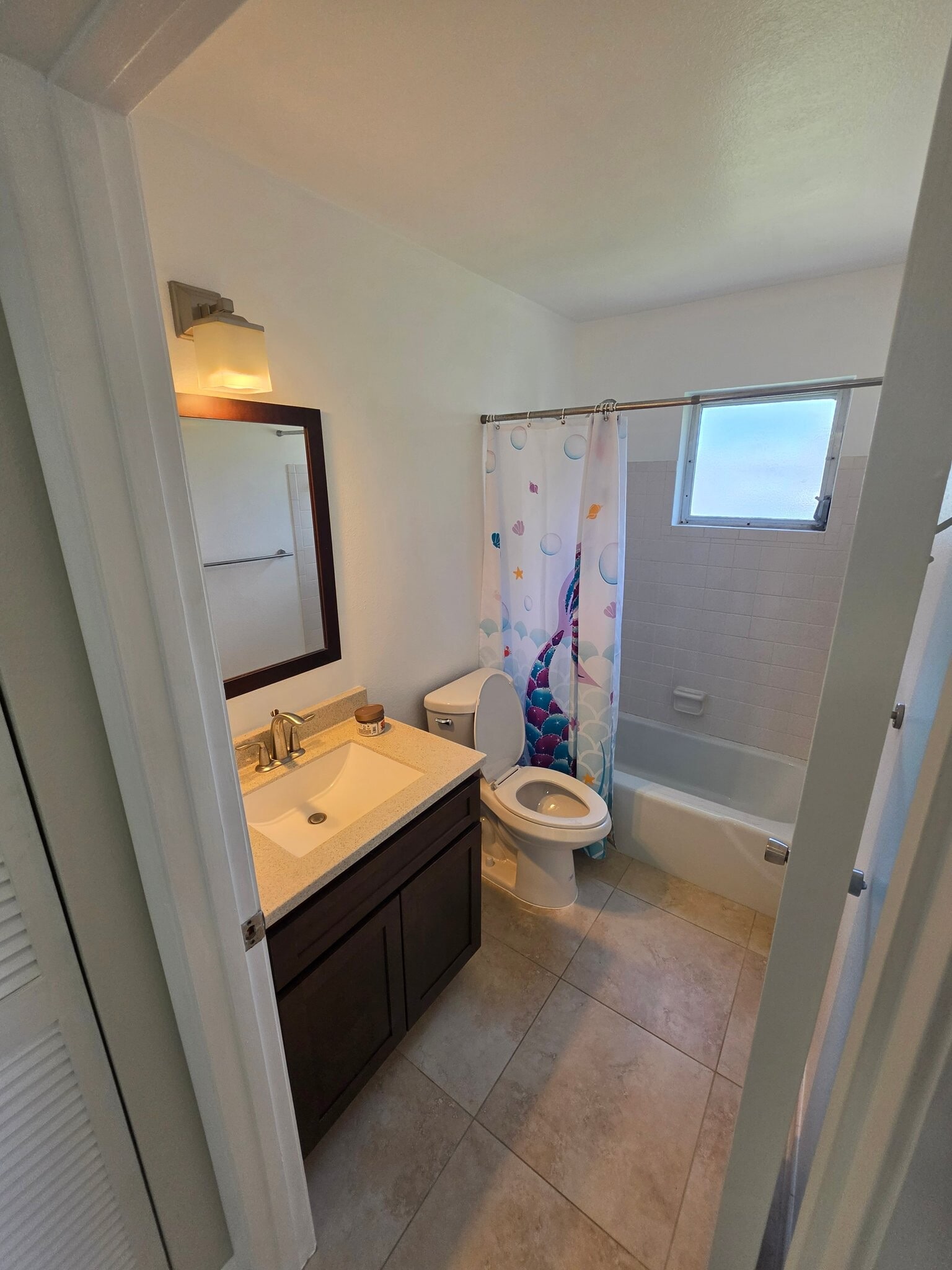 Building Photo - 665 Palm View Dr