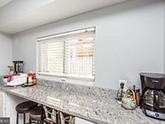 Building Photo - Gorgeously Renovated Upper Fells Point 2bd...