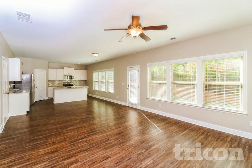 Building Photo - 427 Curlin Ct