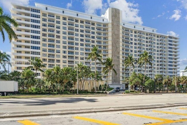 Building Photo - 5600 Collins Ave