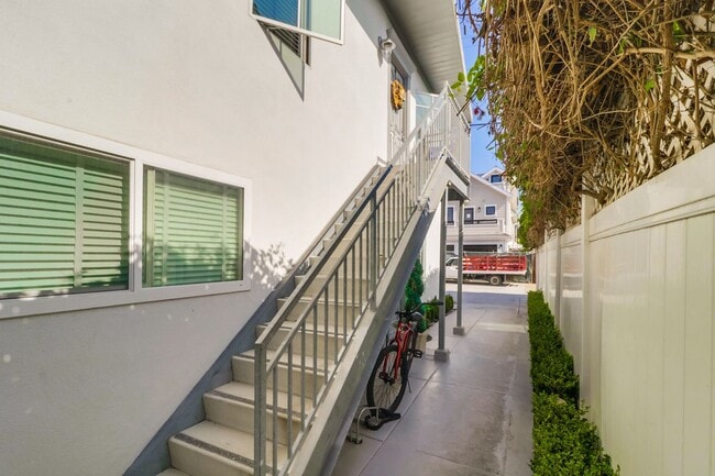 Building Photo - Furnished 2Bd/1Ba Apartment 2nd floor