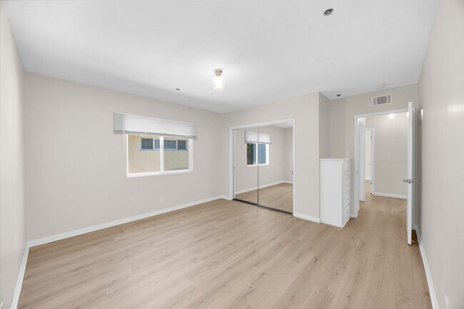Building Photo - 3 Bedroom and 2 Bathroom Home – Close to C...