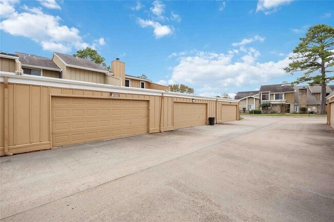 Building Photo - 12033 Bob White Dr