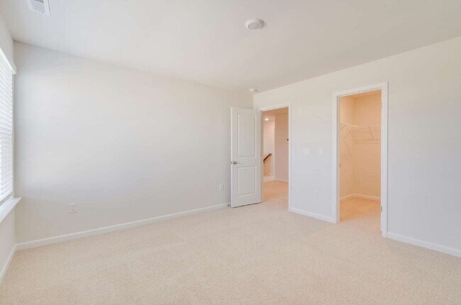 Building Photo - Spacious 4-Bed Gem with 2.5 Baths in Fuqua...