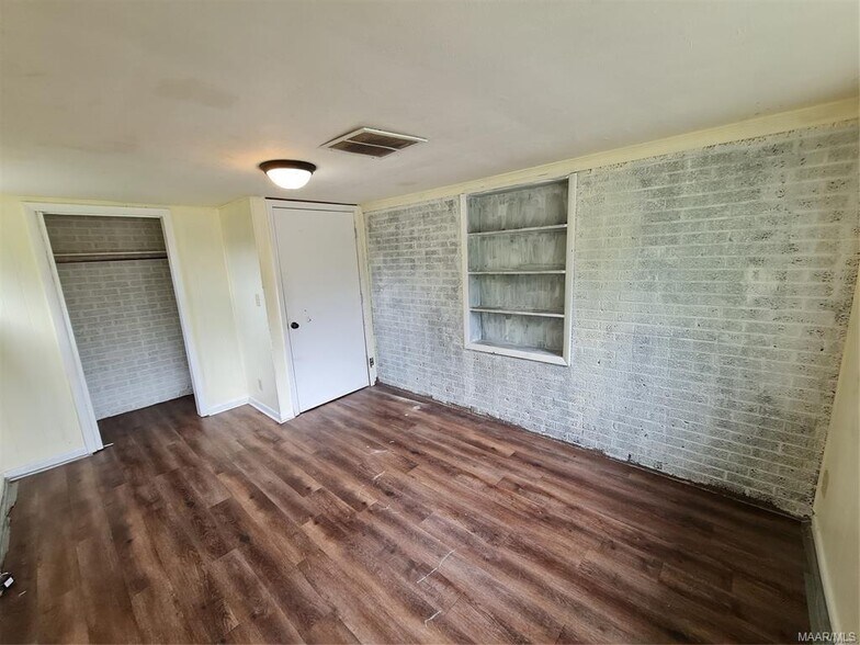 Building Photo - 1220 Lynwood Dr
