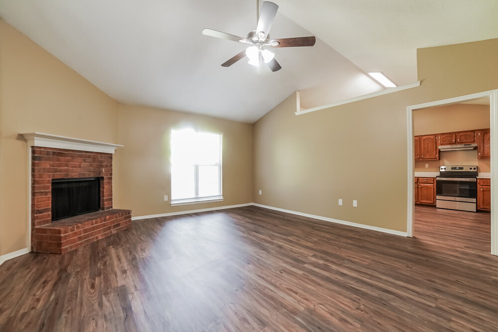 Building Photo - 10674 Oak Leaf Dr
