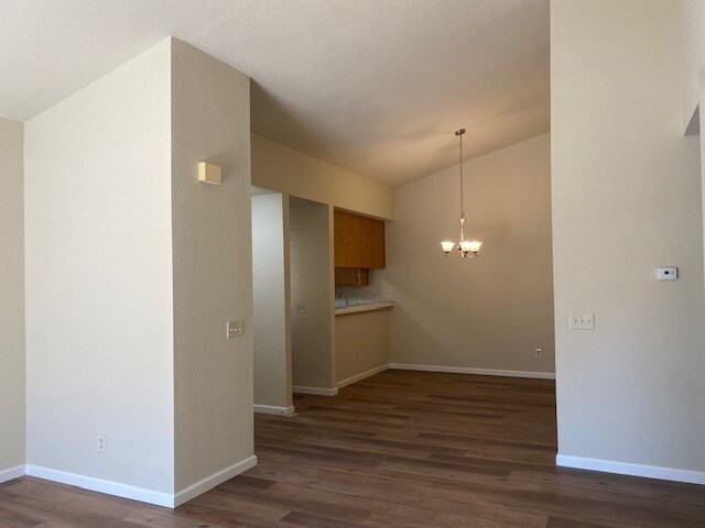 Building Photo - 1507 Woodlake Dr