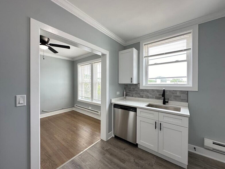 Building Photo - 918 Green Bay