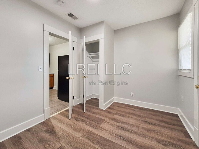 Building Photo - 1273 S Clay St