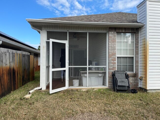 Building Photo - 9697 Leeward Way