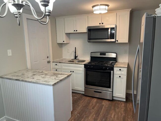 Primary Photo - MODERN, TOTALLY UPDATED 2 BEDROOM / 1 BATH...