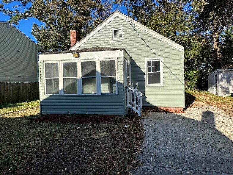 Primary Photo - 9615 10th Bay St