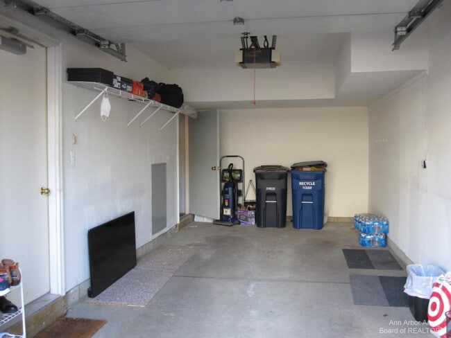 Building Photo - 2806 Barclay Wy