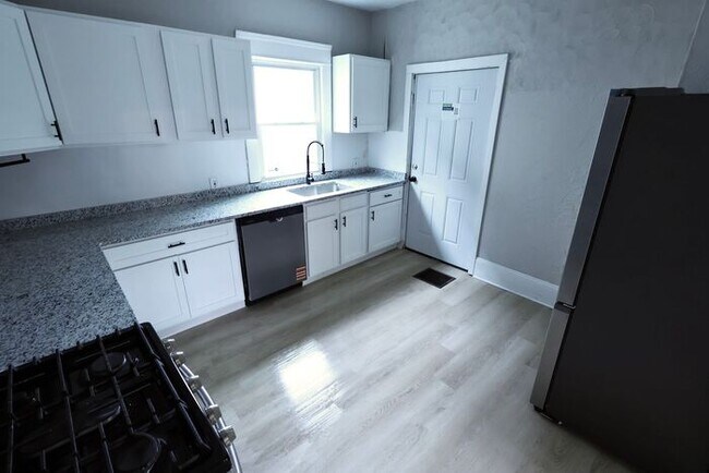 Building Photo - 91 Westwood Ave